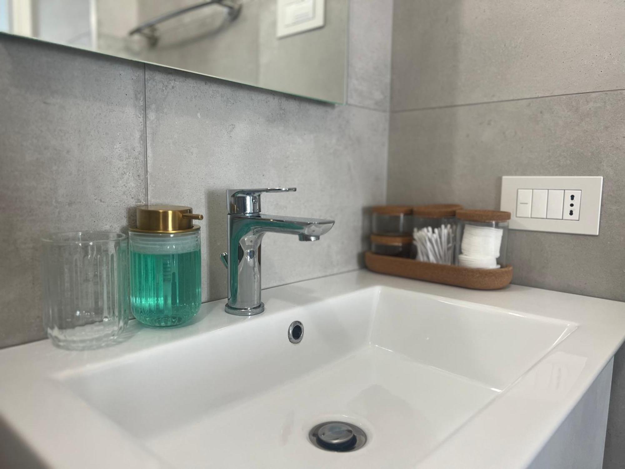 Regina Milano In Melegnano - Wifi, Breakfast Box And Terrace Apartment Ngoại thất bức ảnh