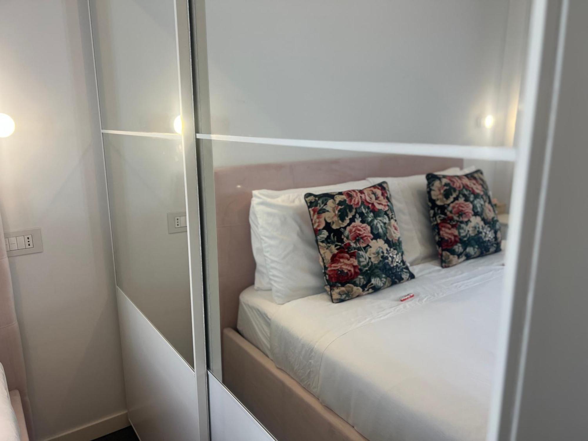 Regina Milano In Melegnano - Wifi, Breakfast Box And Terrace Apartment Ngoại thất bức ảnh